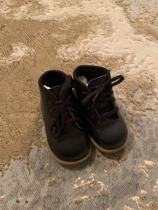 Teeny toes size 5W boy black boots, Shoes 5 (Walkers:12-24 mth)