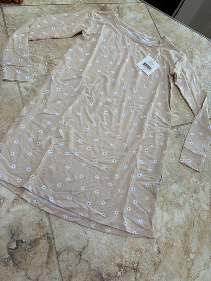 Pip and Phee BNWT daisies nightgown , Kids 4/4T