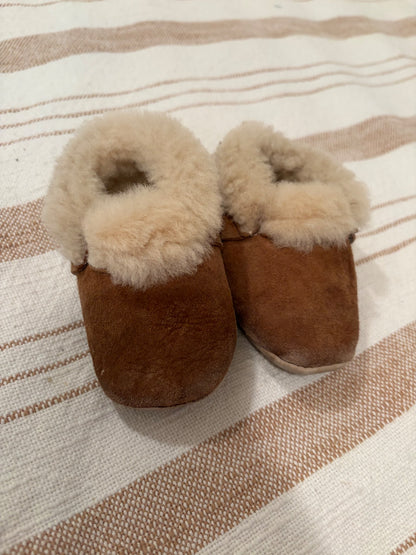 Heyfolks warm knit booties , Shoes 2.5 (Baby: 0-12 mth)