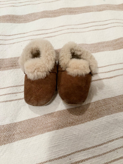 Heyfolks / minimoc fuzzy slippers, Shoes 2 (Baby: 0-12 mth)