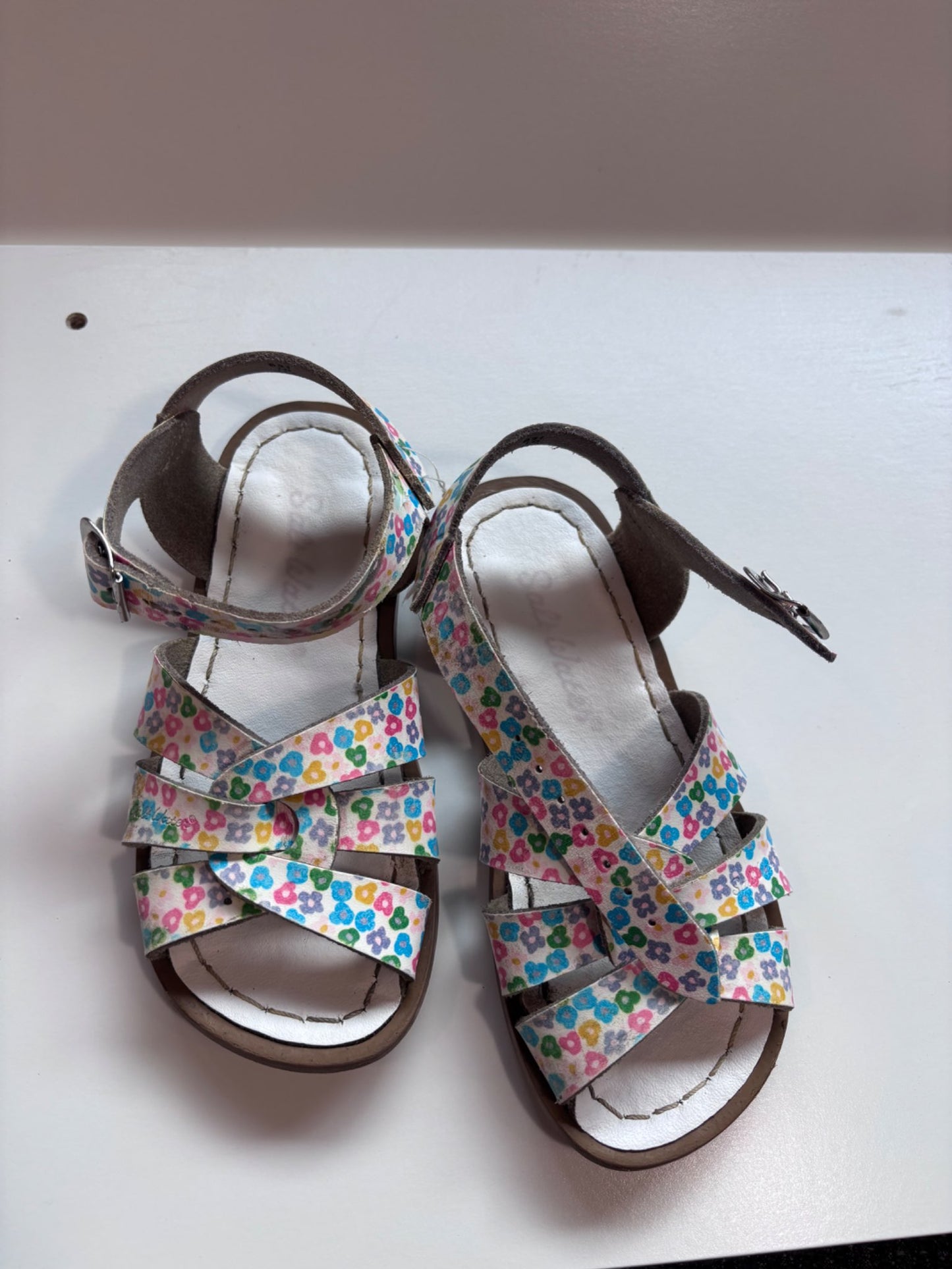 size 10 saltwater floral sandals, Shoes 10 (Toddler:2-4yr)