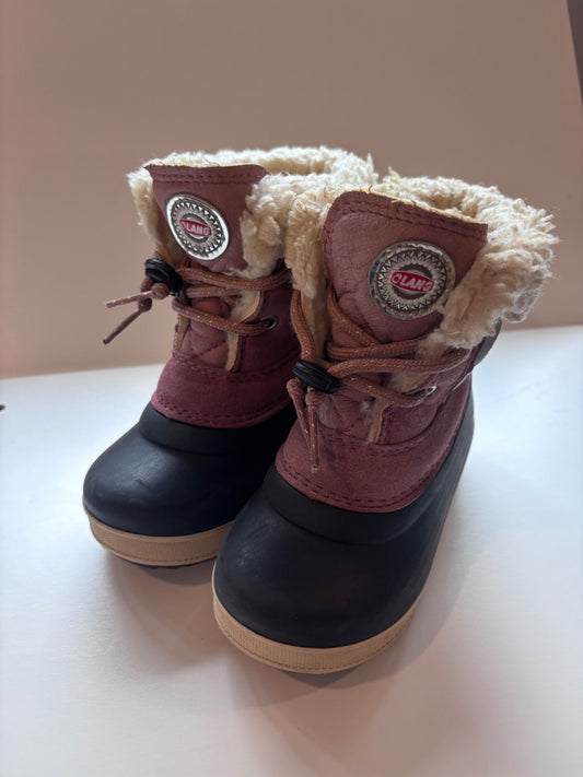 size 6/7 Olang winter boots , Shoes 6.5 (Walkers:12-24 mth)