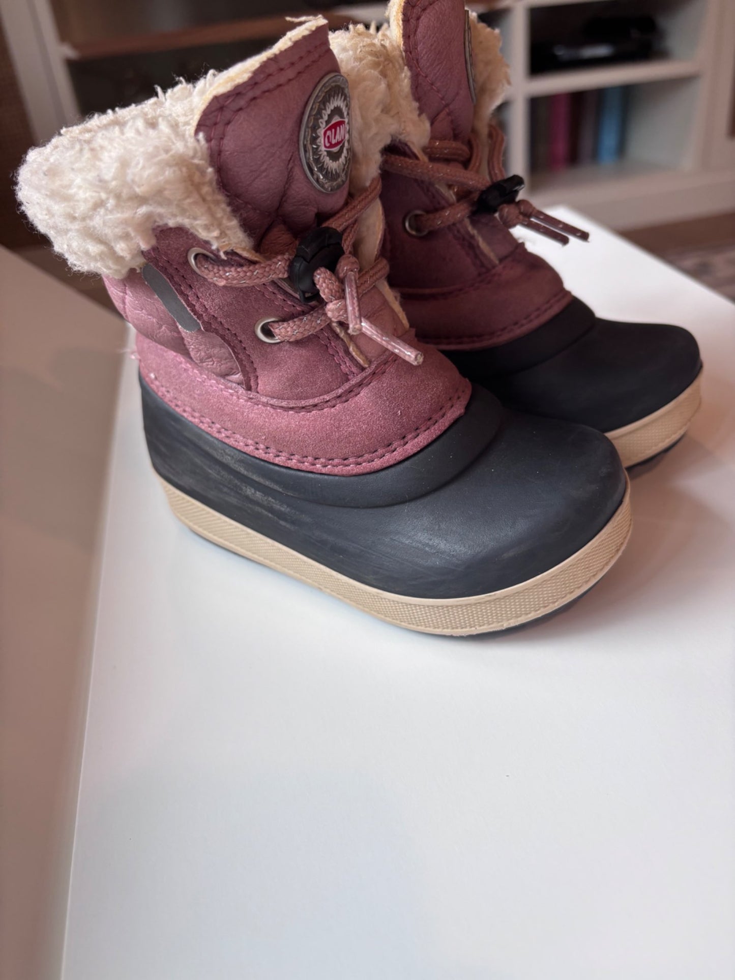 size 6/7 Olang winter boots , Shoes 6.5 (Walkers:12-24 mth)