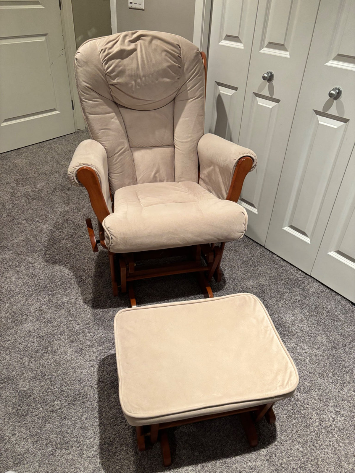 Glider Nursing Chair
