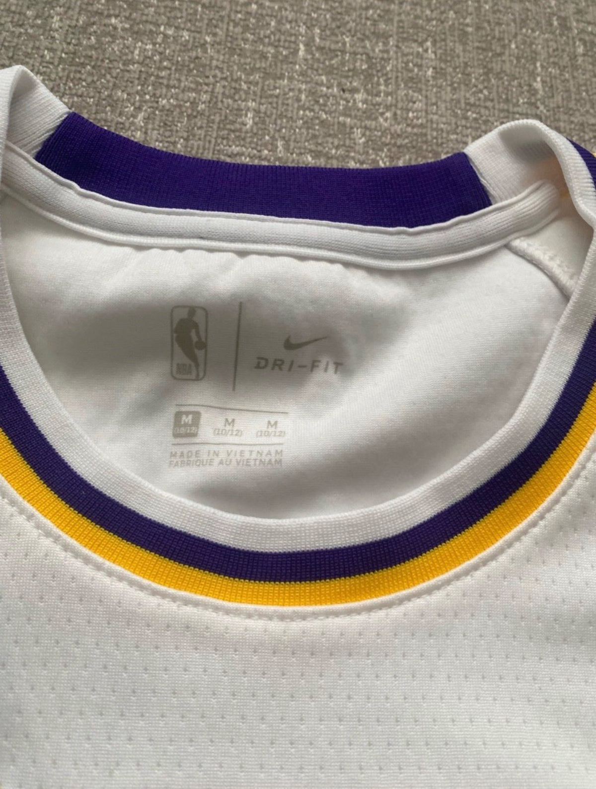 Nike Lakers LeBron James Swingman Jersey , Kids 10