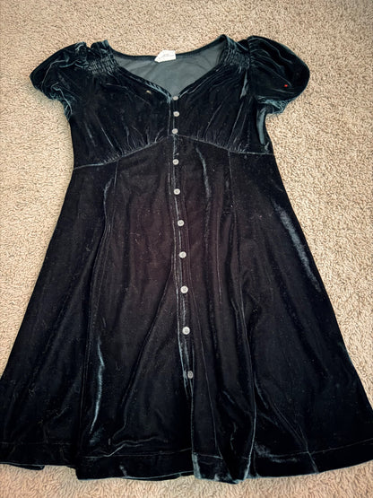Soft velvet dress in a dark green. This size 12 , Kids 12