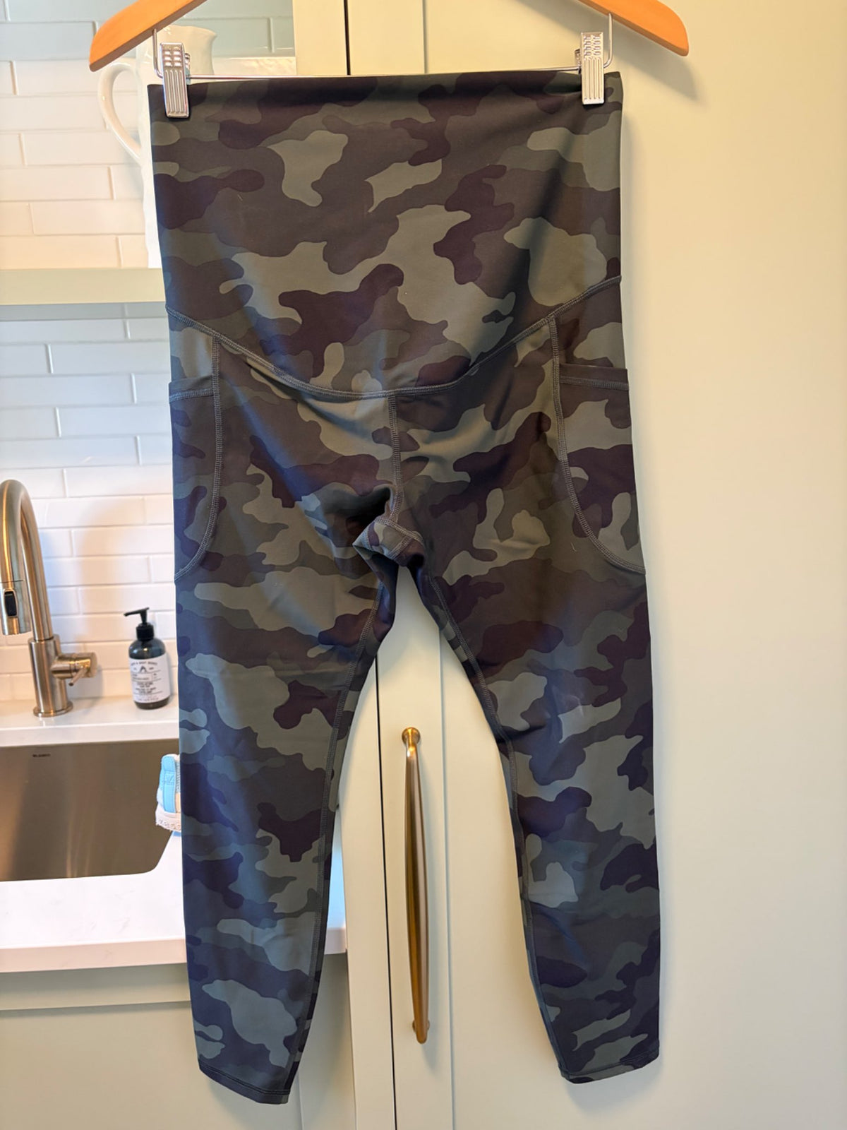 Old Navy Maternity PowerSoft Workout Leggings, Maternity M (8-10)