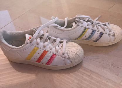 Adidas running shoes (size 4), Shoes 4 (Big Kids:8–12yr)