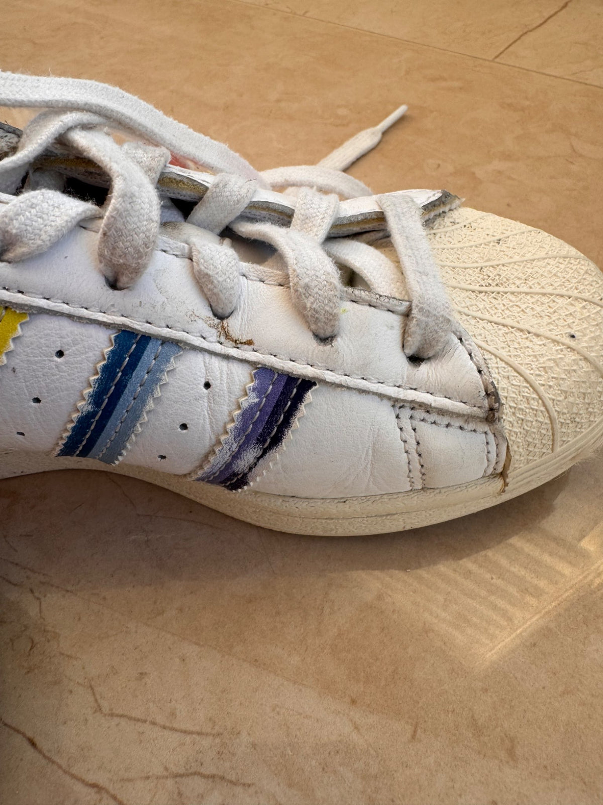 Adidas running shoes (size 4), Shoes 4 (Big Kids:8–12yr)