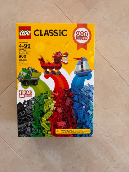 NWT Classic Lego 900 pieces set (retails $70)