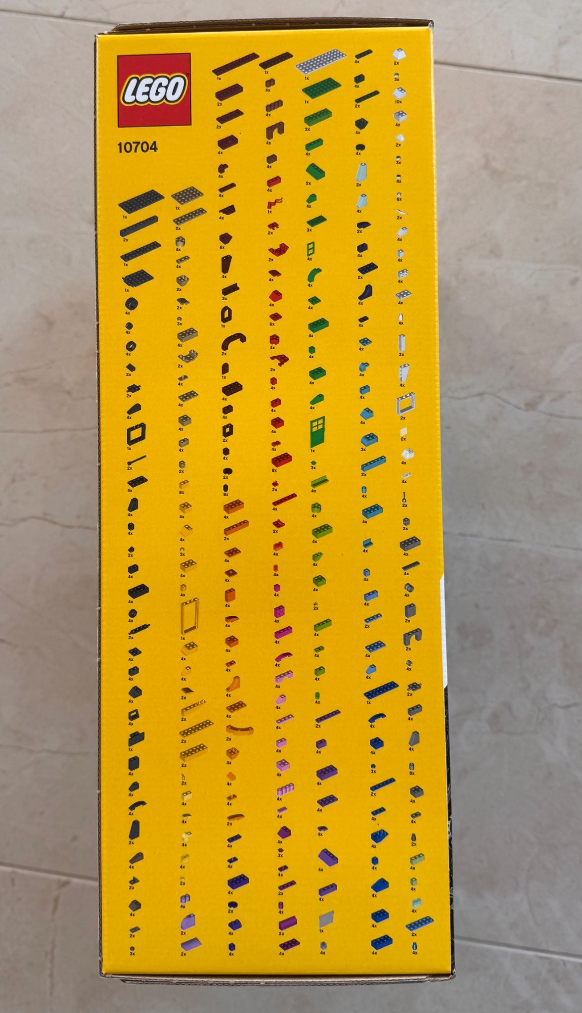 NWT Classic Lego 900 pieces set (retails $70)