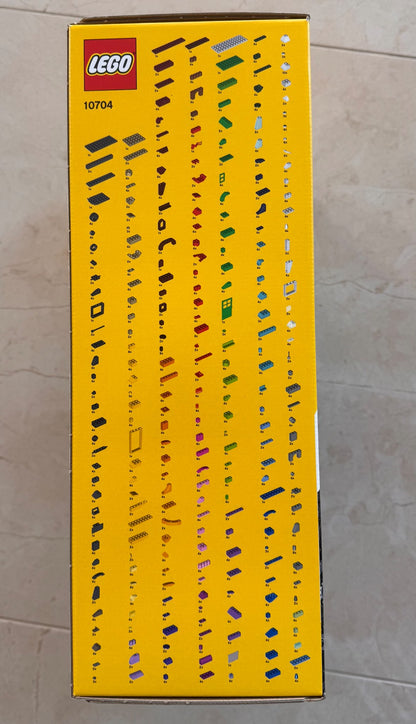 NWT Classic Lego 900 pieces set (retails $70)