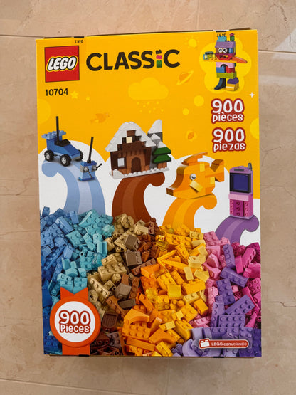 NWT Classic Lego 900 pieces set (retails $70)