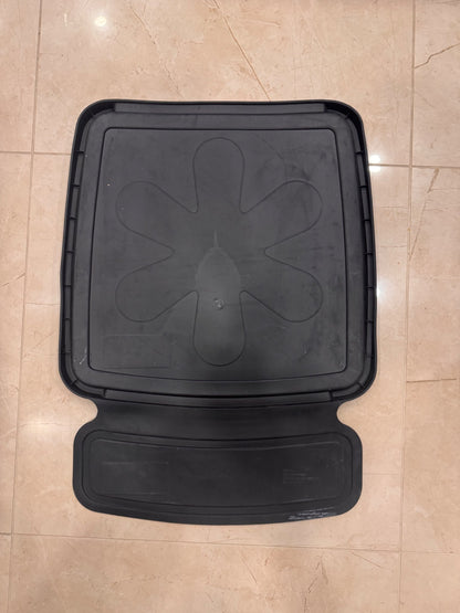 2  seat protectors (brand Clek)
