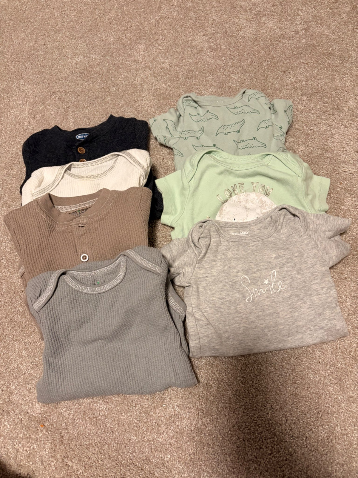 Bundle of 7 bodysuits 3-6 months , Kids 6 Month (3-6M)