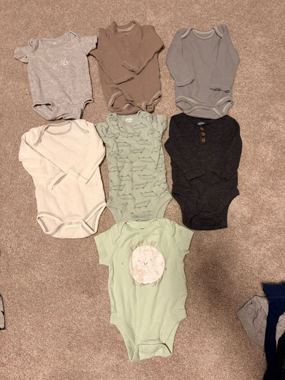 Bundle of 7 bodysuits 3-6 months , Kids 6 Month (3-6M)