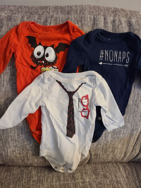 0 to 3 month long sleeve onsies