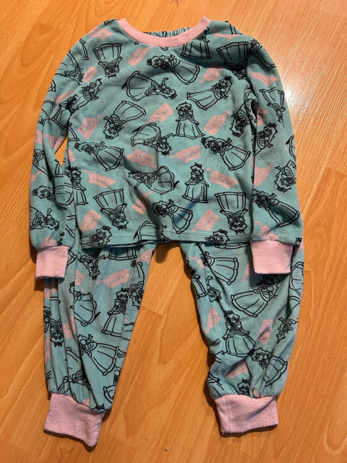 Super Mario kids pajamas size 6, Kids 6/6X
