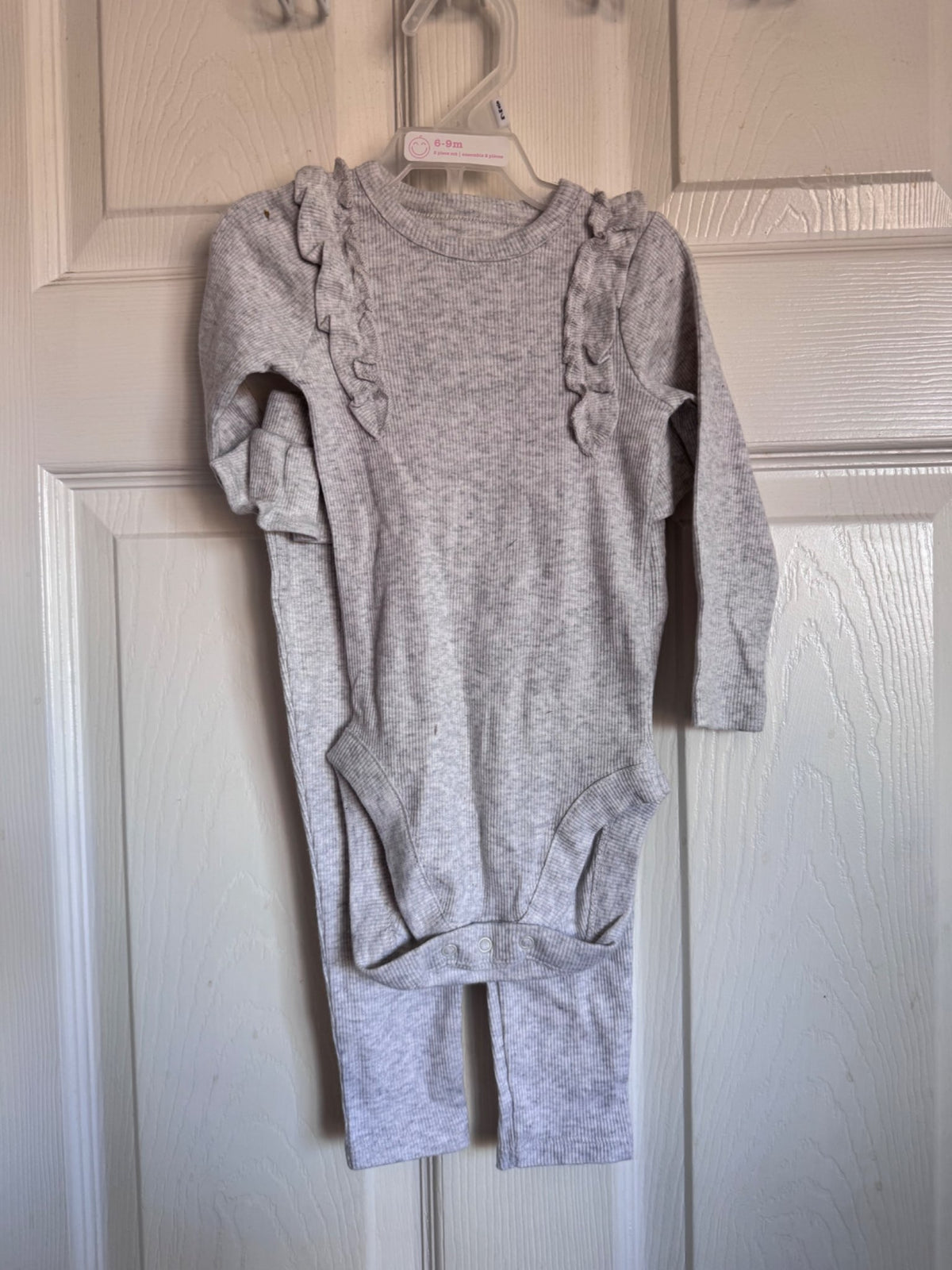 NWT Carters 6-9 M outfit (grey), Kids 9 Month (6-9M)