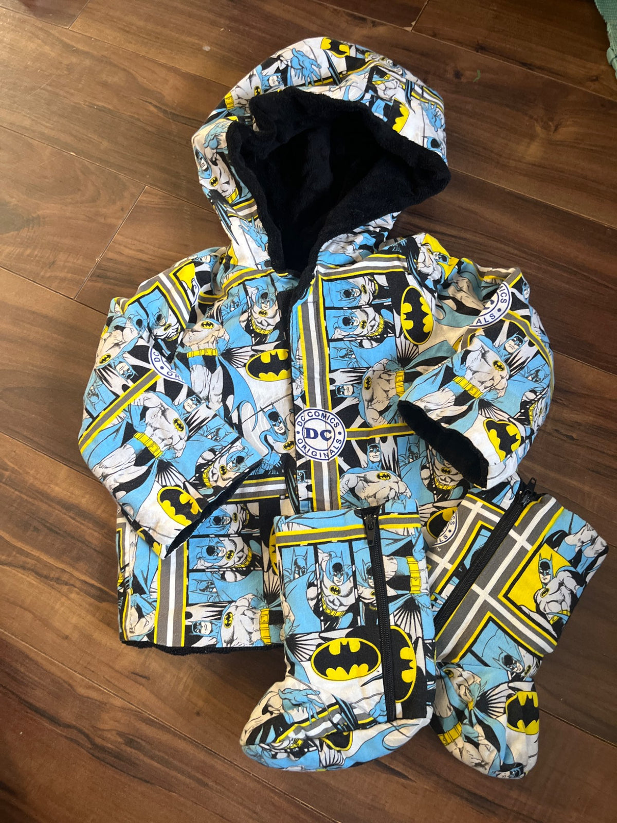 Batman jacket and booties , Kids 9 Month (6-9M)