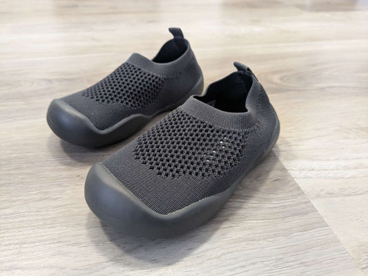 Stonz Roamer charcoal size 7, Shoes 7 (Walkers:12-24 mth)