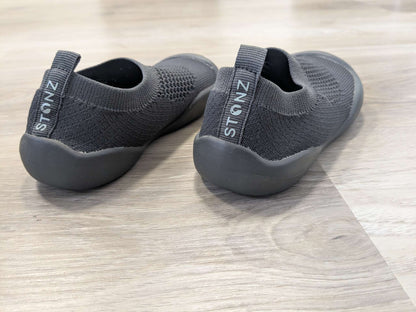 Stonz Roamer charcoal size 7, Shoes 7 (Walkers:12-24 mth)