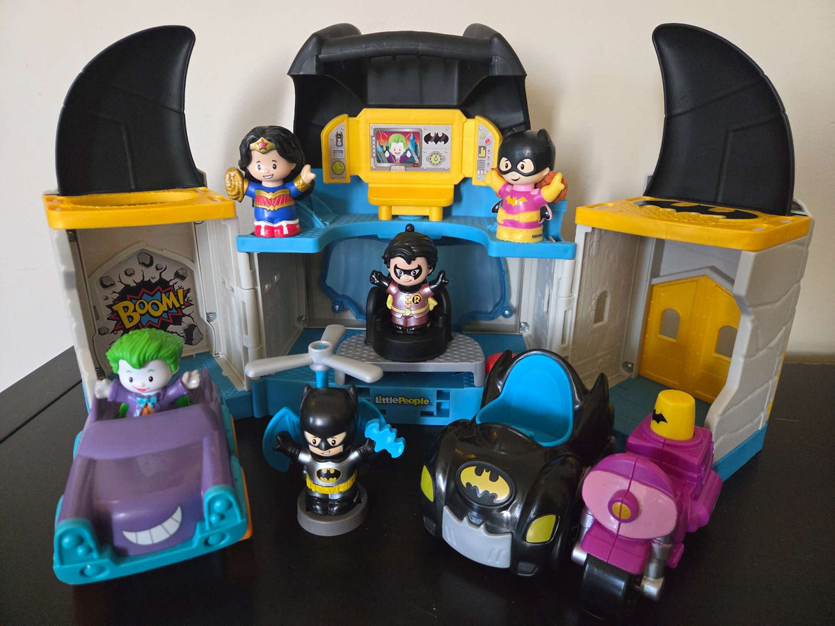 Little People Batmans Batcave & Superhero Friends
