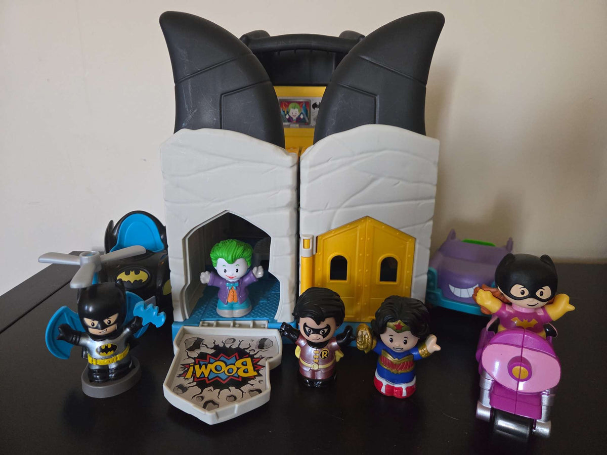 Little People Batmans Batcave & Superhero Friends