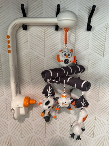 Crib mobile with projection night light