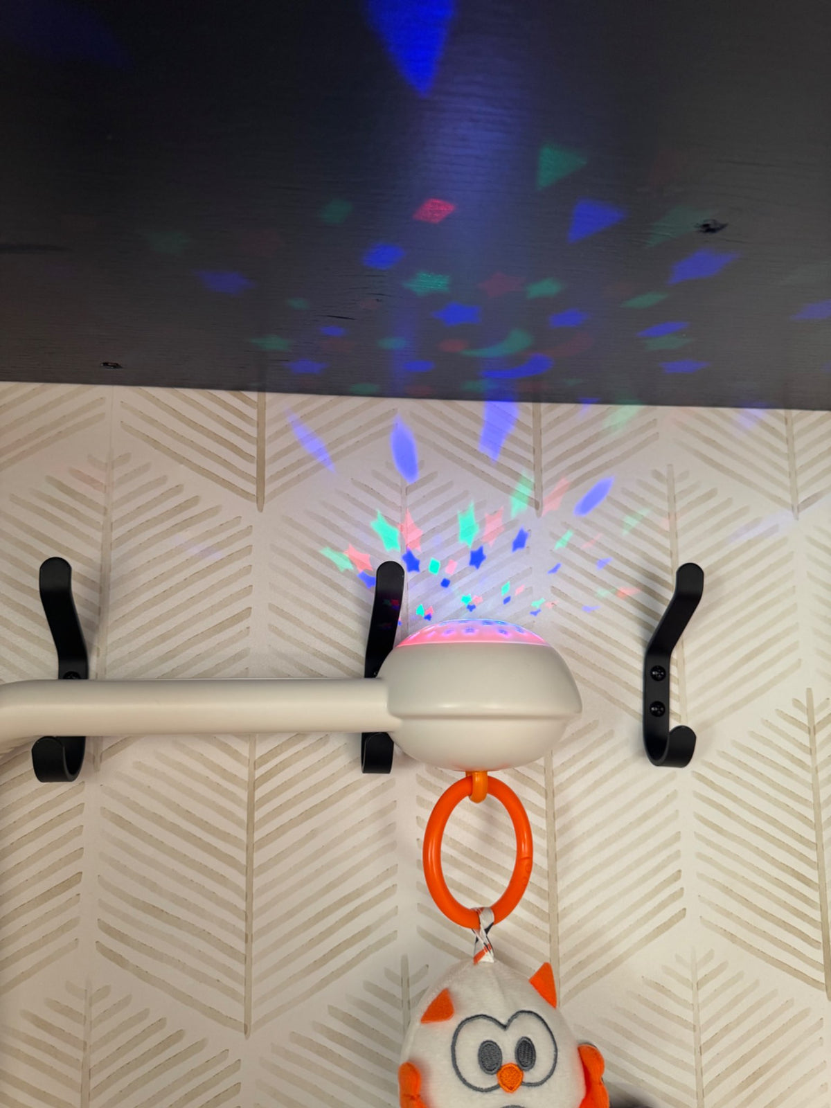 Crib mobile with projection night light