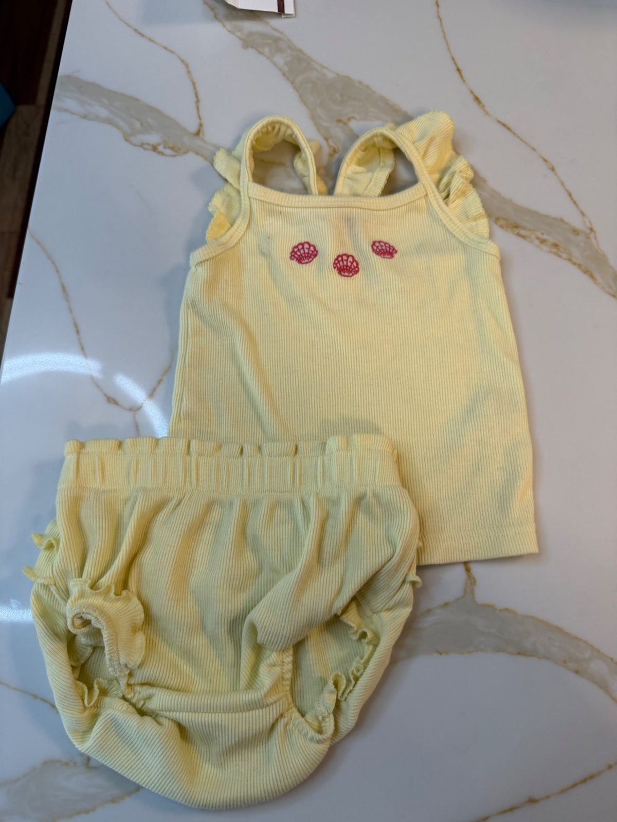 Carter yellow summer outfit 12 month, Kids 12 Month (9-12M)