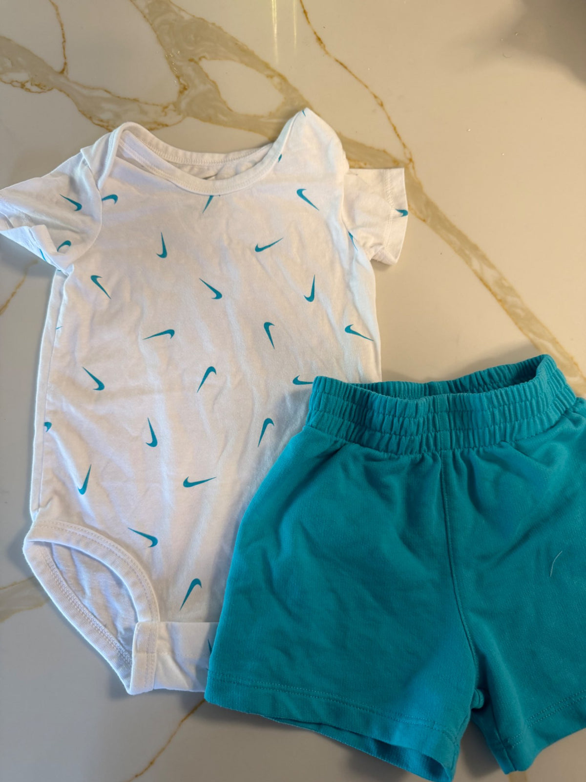 Nike outfit 12 month (top and shorts), Kids 12 Month (9-12M)