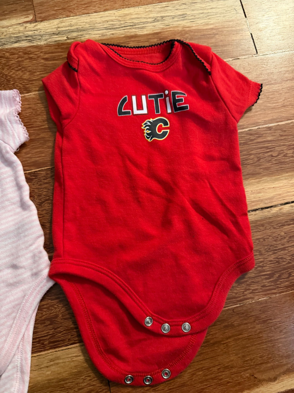 Calgary flames 3 month outfits (x3), Kids 3 Month (0-3M)