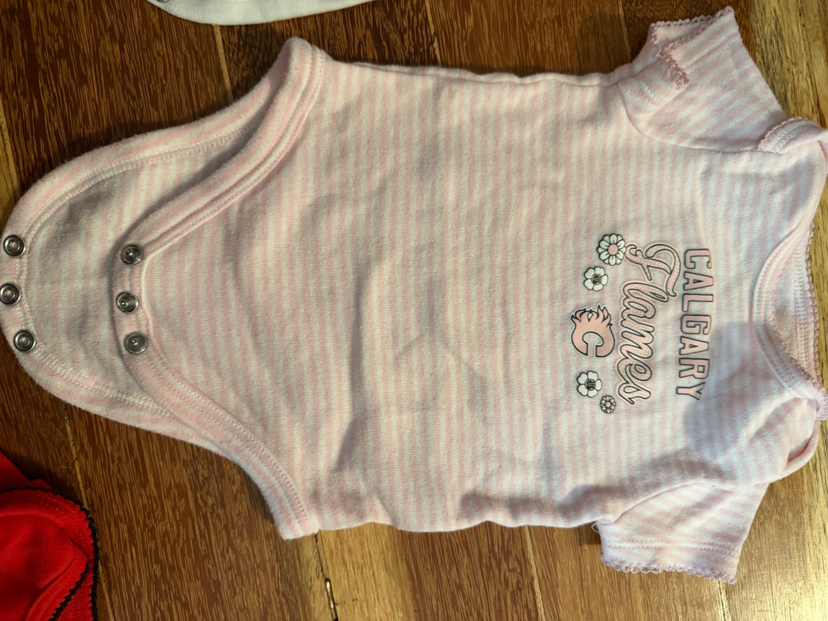 Calgary flames 3 month outfits (x3), Kids 3 Month (0-3M)