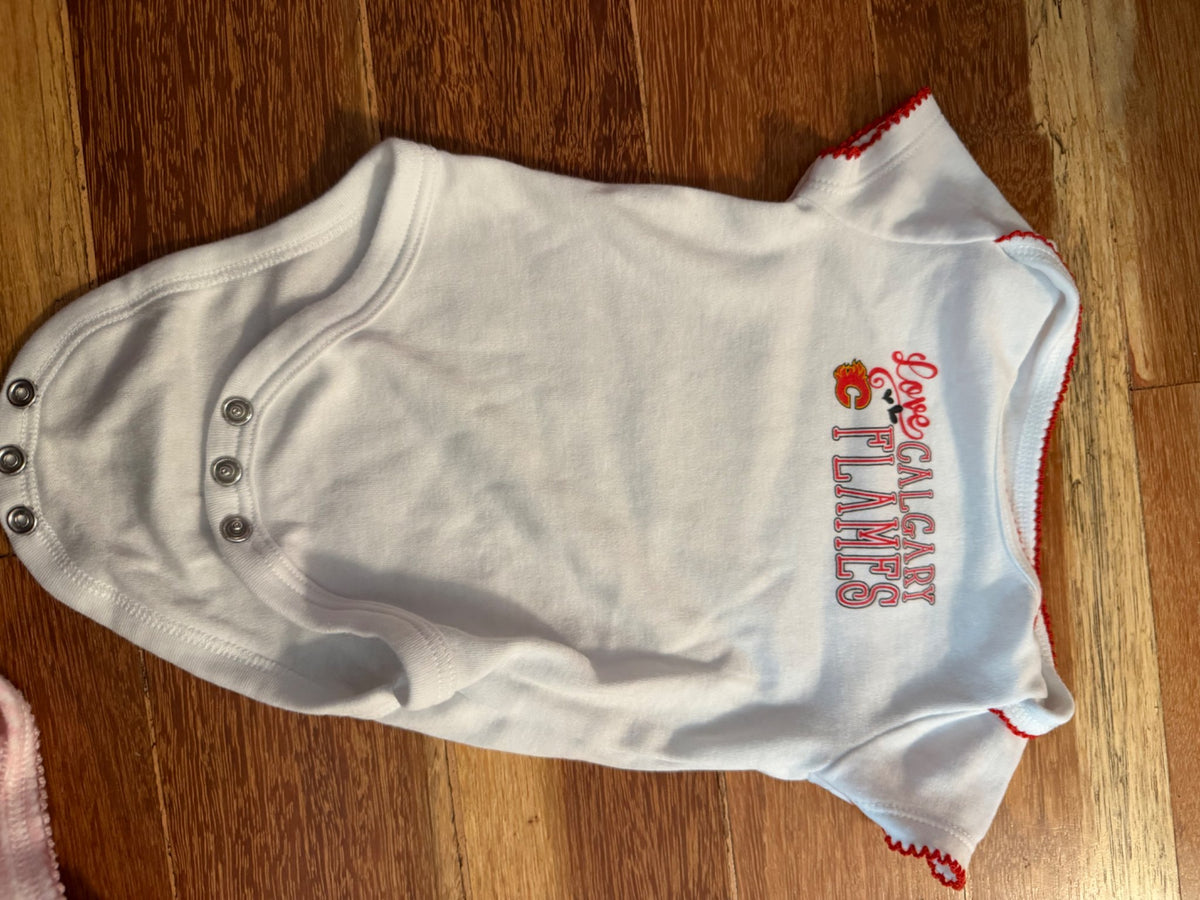 Calgary flames 3 month outfits (x3), Kids 3 Month (0-3M)