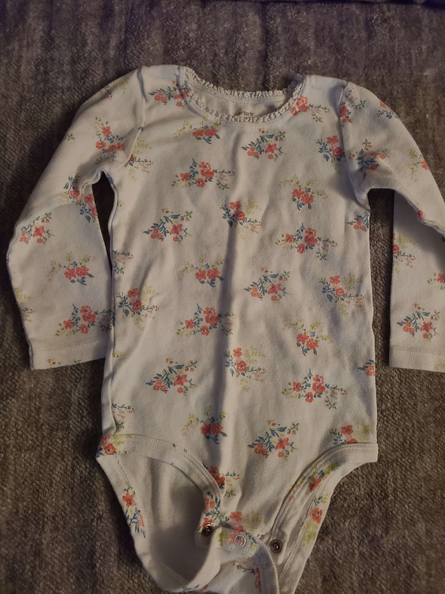 Carters 24 month long sleeve onsies 3 pcs, Kids 24 Month (18-24M)