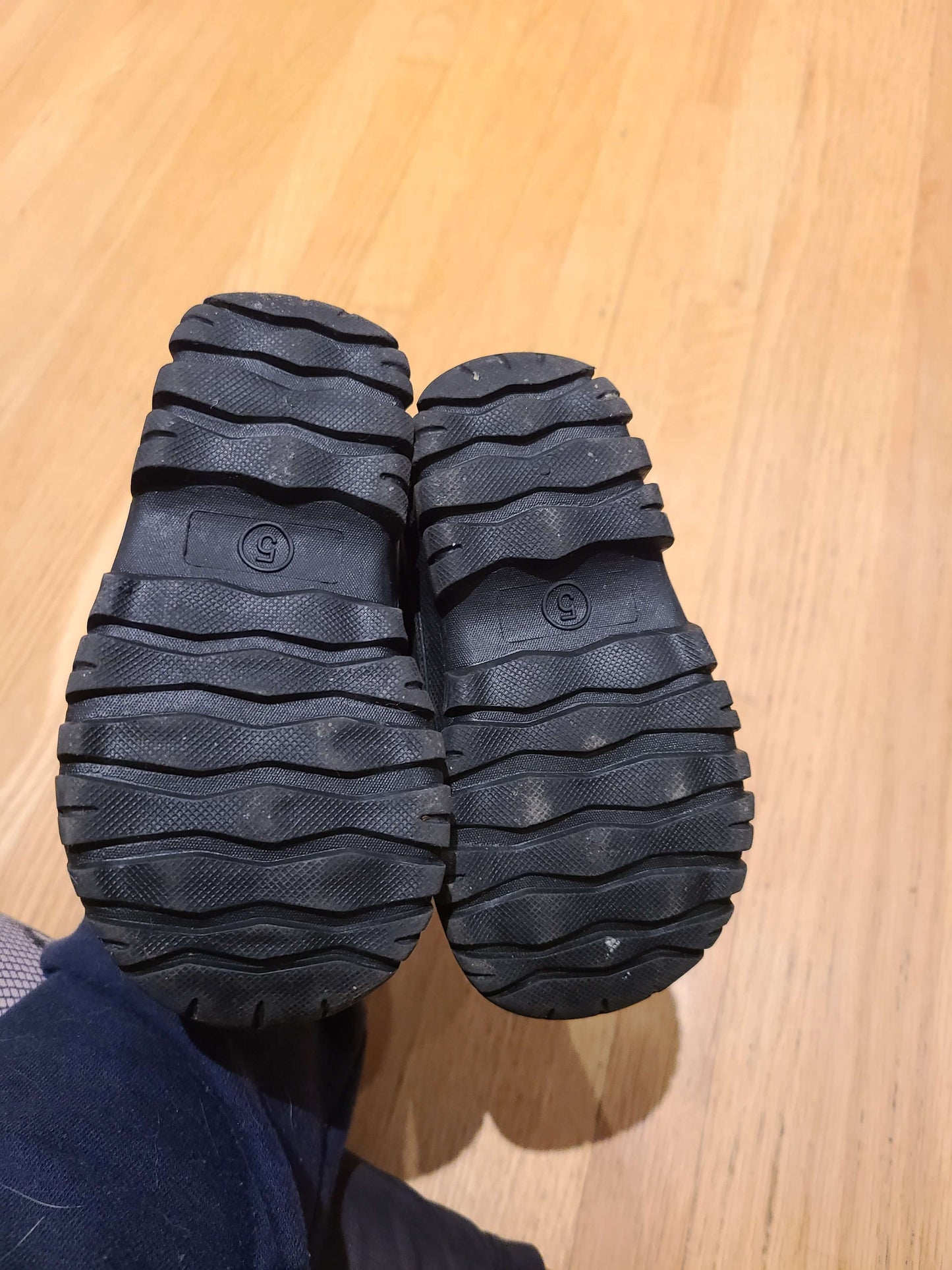 Joe fresh size 5 boots , Shoes 5 (Walkers:12-24 mth)