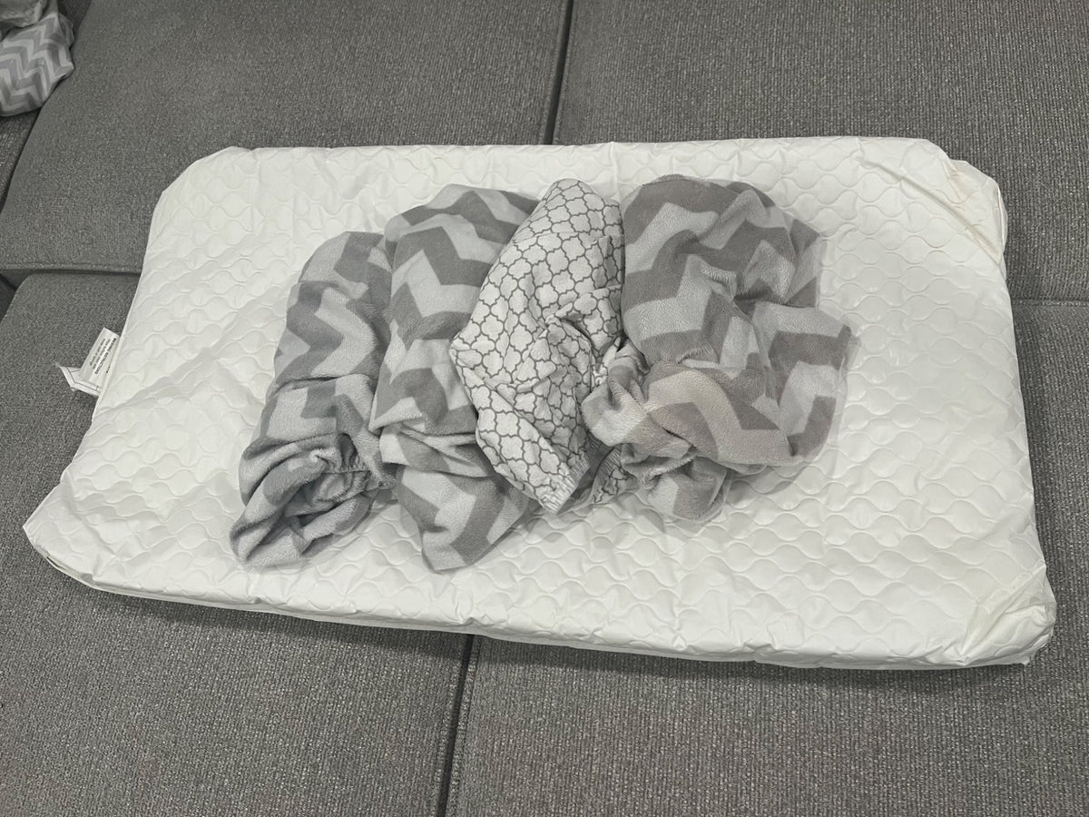 Changing pad with 4 covers