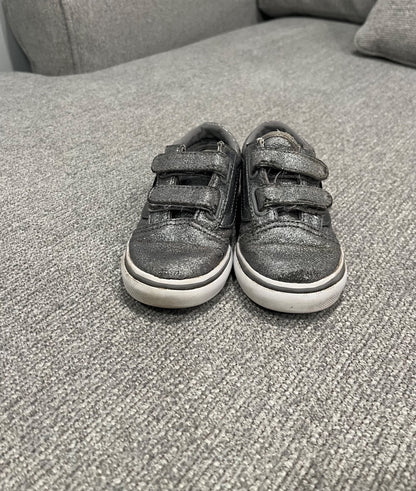 Size 7 Toddler sneaker, Shoes 7 (Walkers:12-24 mth)