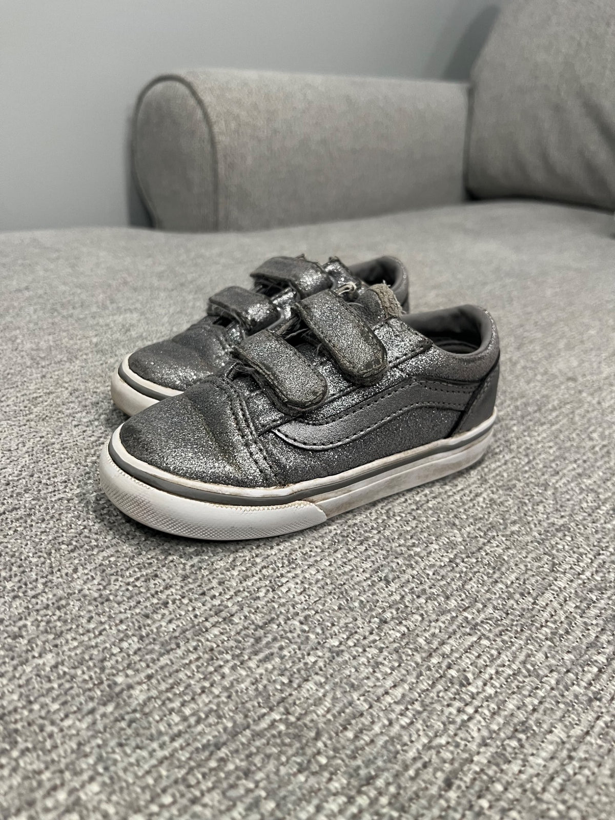 Size 7 Toddler sneaker, Shoes 7 (Walkers:12-24 mth)