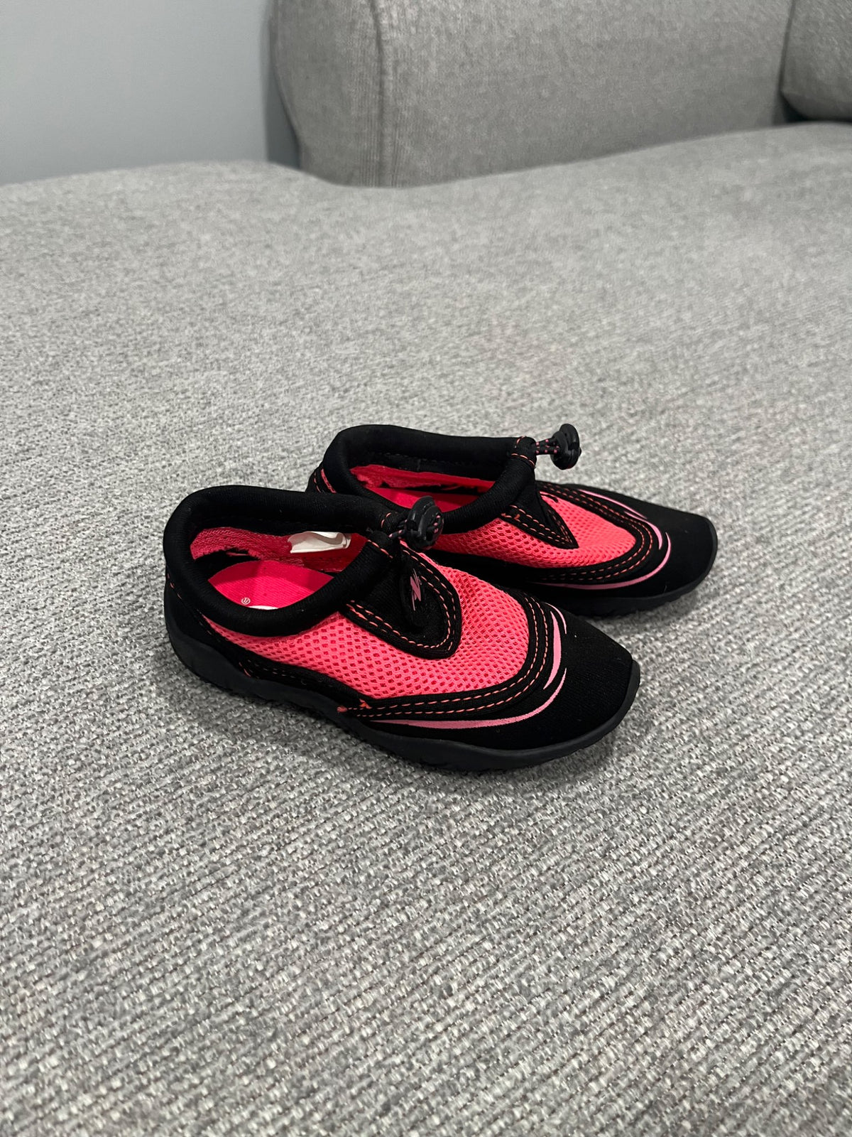 Size 5/6 Toddler water shoe , Shoes 5.5 (Walkers:12-24 mth)