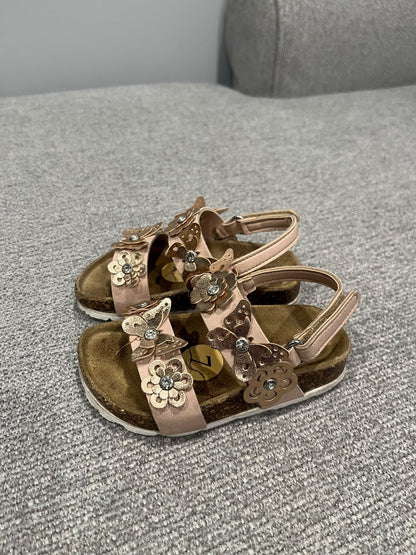 Size 7 toddler gold butterfly sandal, Shoes 7 (Walkers:12-24 mth)