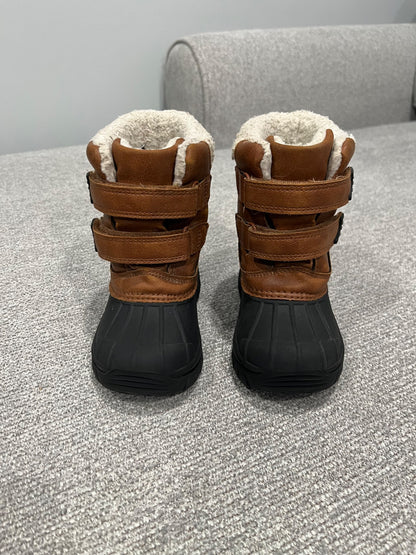 Size 6 toddler winter boot, Shoes 6 (Walkers:12-24 mth)