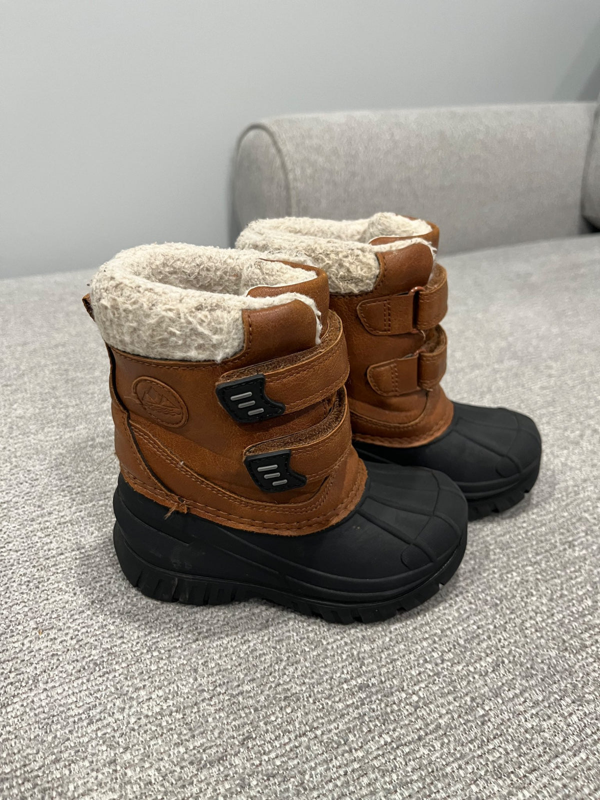 Size 6 toddler winter boot, Shoes 6 (Walkers:12-24 mth)