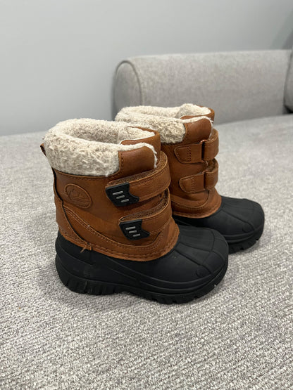Size 6 toddler winter boot, Shoes 6 (Walkers:12-24 mth)