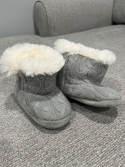 Size large baby slipper, Shoes 5 (Walkers:12-24 mth)