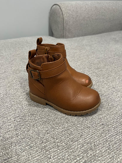 Size 7 toddler boots, Shoes 7 (Walkers:12-24 mth)