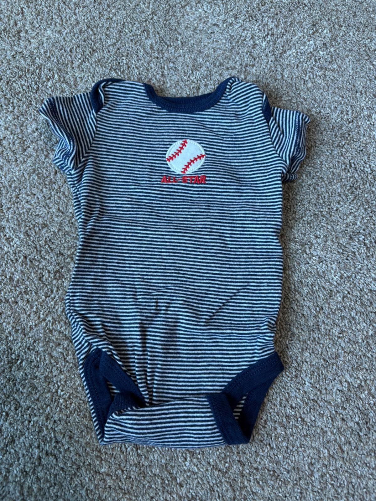 Carter’s short sleeve onesie , Kids 3 Month (0-3M)
