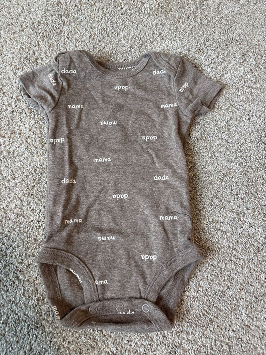 Carter’s short sleeve bodysuit , Kids 3 Month (0-3M)