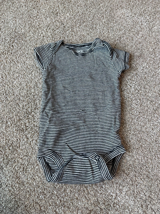 Carter’s striped bodysuit , Kids 3 Month (0-3M)